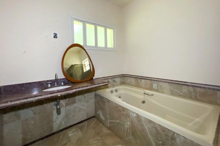 Casa de condomínio para alugar com 280m², 6 quartos e 8 vagasBanheiro da Suíte 1