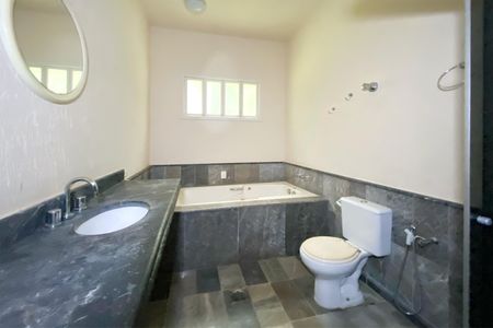 Casa de condomínio para alugar com 280m², 6 quartos e 8 vagasBanheiro