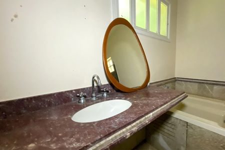 Casa de condomínio para alugar com 280m², 6 quartos e 8 vagasBanheiro da Suíte 1