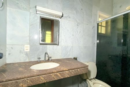 Casa de condomínio para alugar com 280m², 6 quartos e 8 vagasBanheiro 2