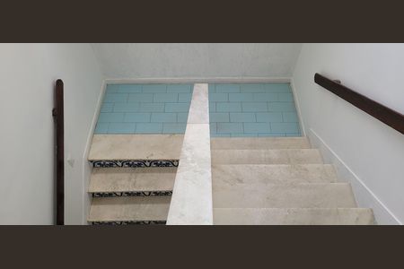 Apartamento à venda com 90m², 2 quartos e 1 vaga Apartamento à venda com 90m², 2 quartos e 1 vagaescada