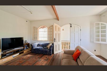 Sala de casa para alugar com 4 quartos, 300m² em Floresta, Belo Horizonte