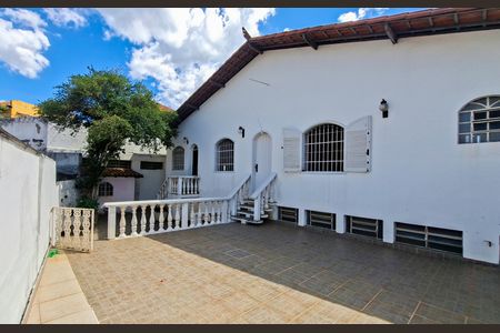 Casa para alugar com 300m², 4 quartos e 3 vagasQuintal