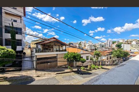 Casa para alugar com 300m², 4 quartos e 3 vagasQuintal