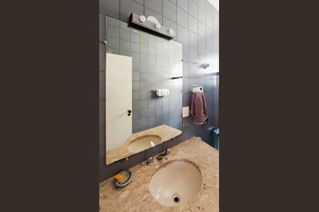 Banheiro Social de casa para alugar com 4 quartos, 300m² em Floresta, Belo Horizonte