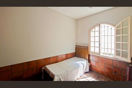 Quarto de casa para alugar com 4 quartos, 300m² em Floresta, Belo Horizonte