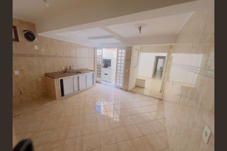 Casa para alugar com 3 quartos, 170m² em Centro, Itaquaquecetuba