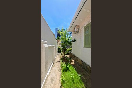 Casa à venda com 165m², 2 quartos e 1 vagaQuintal