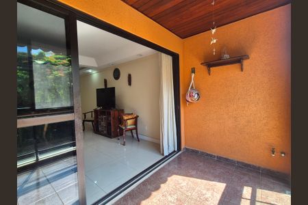 Apartamento à venda com 93m², 2 quartos e 1 vaga Apartamento à venda com 93m², 2 quartos e 1 vagaVaranda