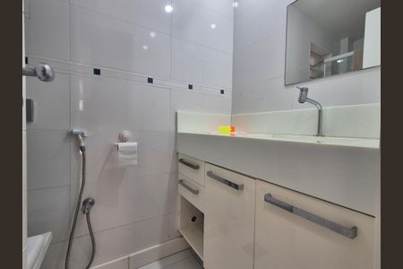 Apartamento à venda com 93m², 2 quartos e 1 vaga Apartamento à venda com 93m², 2 quartos e 1 vagaBanheiro