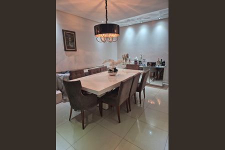 Casa à venda com 4 quartos, 280m² em Vila Carrão, São Paulo