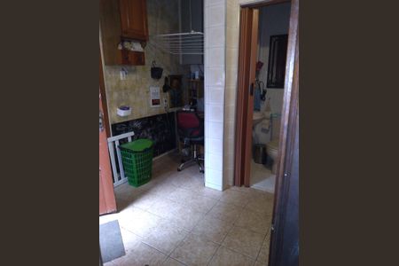 Casa à venda com 180m², 3 quartos e 1 vagaÁrea de serviço