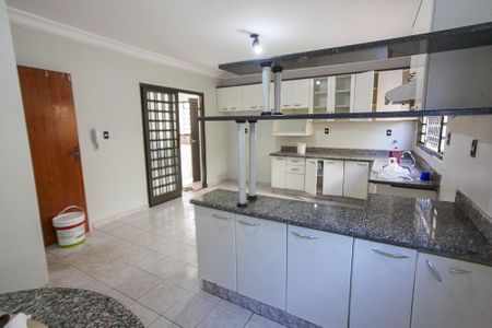 Casa para alugar com 329m², 3 quartos e 4 vagasCozinha