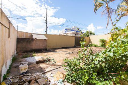 Casa para alugar com 329m², 3 quartos e 4 vagasQuintal