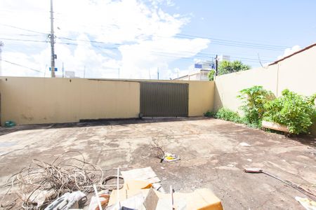 Casa para alugar com 329m², 3 quartos e 4 vagasQuintal