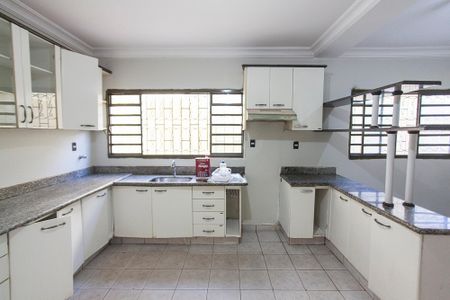 Casa para alugar com 329m², 3 quartos e 4 vagasCozinha