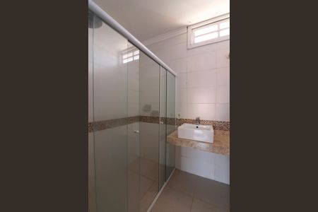 Casa de condomínio à venda com 240m², 3 quartos e 4 vagasSuíte 2 Banheiro 