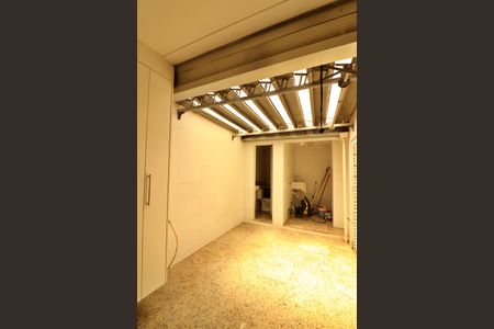 Casa de condomínio à venda com 240m², 3 quartos e 4 vagasÁrea de Serviço