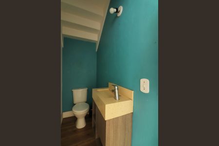 Casa de condomínio à venda com 240m², 3 quartos e 4 vagasLavabo