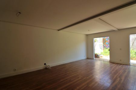 Casa de condomínio à venda com 240m², 3 quartos e 4 vagasSala 