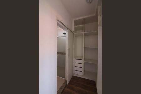 Casa de condomínio à venda com 240m², 3 quartos e 4 vagasSuíte 1 Closet