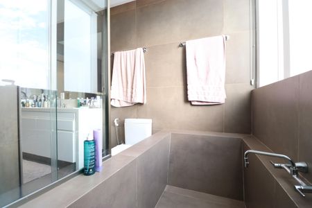 Apartamento à venda com 461m², 4 quartos e 4 vagasBanheiro da Suíte 3