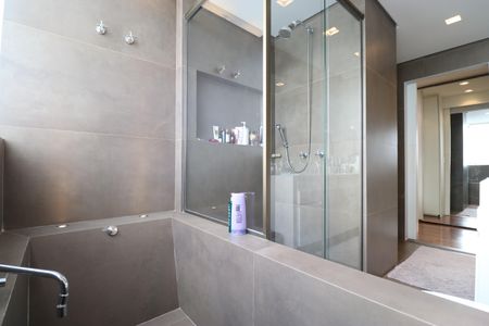 Apartamento à venda com 461m², 4 quartos e 4 vagasBanheiro da Suíte 3