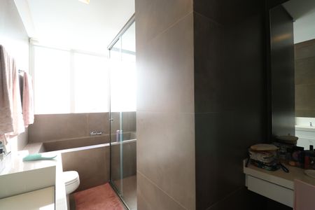 Apartamento à venda com 461m², 4 quartos e 4 vagasBanheiro da Suíte 3