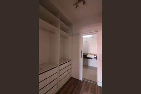 Casa de condomínio para alugar com 240m², 3 quartos e 4 vagasSuíte 3 Closet 