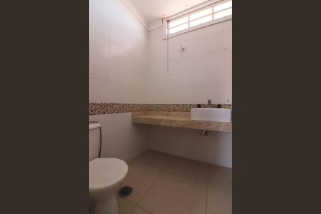 Casa de condomínio para alugar com 240m², 3 quartos e 4 vagasSuíte 1 Banheiro 