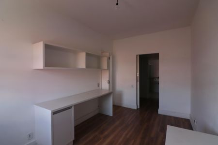 Casa de condomínio para alugar com 240m², 3 quartos e 4 vagasSuíte 2