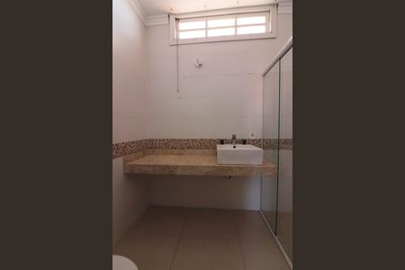 Casa de condomínio para alugar com 240m², 3 quartos e 4 vagasSuíte 1 Banheiro 