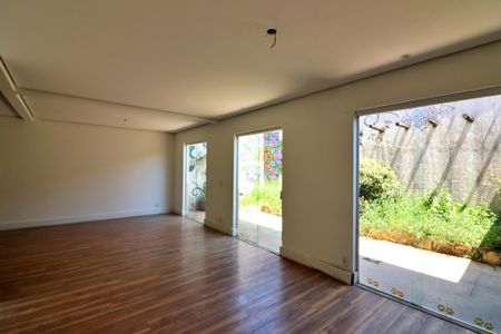 Casa de condomínio para alugar com 240m², 3 quartos e 4 vagasSala 