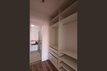 Casa de condomínio para alugar com 240m², 3 quartos e 4 vagasSuíte 3 Closet