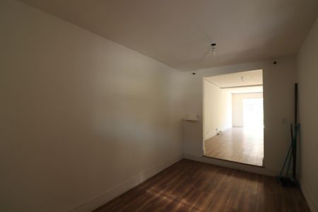 Casa de condomínio para alugar com 240m², 3 quartos e 4 vagasSala 2