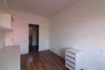 Casa de condomínio para alugar com 240m², 3 quartos e 4 vagasSuíte 2