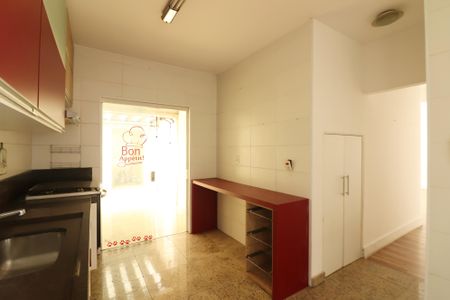 Casa de condomínio para alugar com 240m², 3 quartos e 4 vagasCozinha 