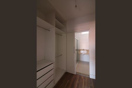 Casa de condomínio para alugar com 240m², 3 quartos e 4 vagasSuíte 2 Closet