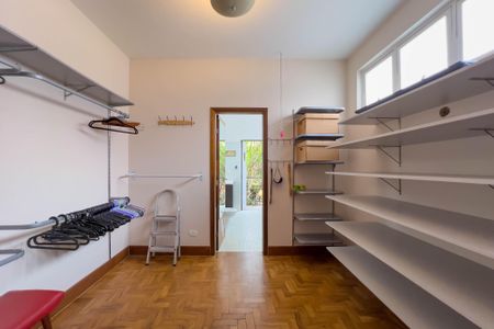 Casa para alugar com 200m², 3 quartos e 2 vagas Casa para alugar com 200m², 3 quartos e 2 vagasCloset