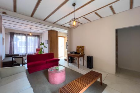 Casa para alugar com 200m², 3 quartos e 2 vagas Casa para alugar com 200m², 3 quartos e 2 vagasSala