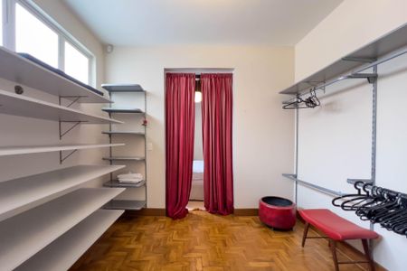 Casa para alugar com 200m², 3 quartos e 2 vagas Casa para alugar com 200m², 3 quartos e 2 vagasCloset