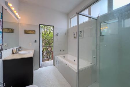 Casa para alugar com 200m², 3 quartos e 2 vagas Casa para alugar com 200m², 3 quartos e 2 vagasBanheiro do quarto 1