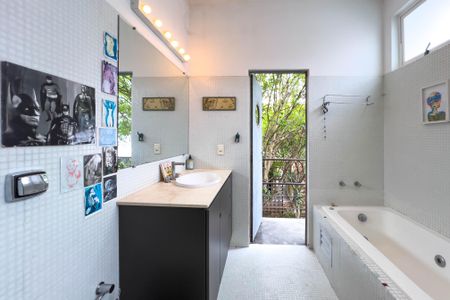 Casa para alugar com 200m², 3 quartos e 2 vagas Casa para alugar com 200m², 3 quartos e 2 vagasBanheiro do quarto 1