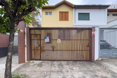 Casa para alugar com 200m², 3 quartos e 2 vagas Casa para alugar com 200m², 3 quartos e 2 vagasFachada