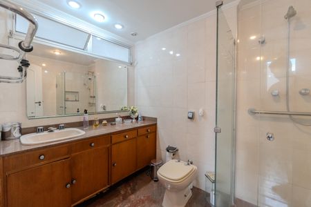 Apartamento à venda com 130m², 3 quartos e 1 vaga Apartamento à venda com 130m², 3 quartos e 1 vagaBanheiro da Suíte 1