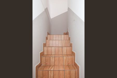 Casa à venda com 120m², 4 quartos e 2 vagasEscada