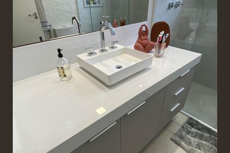 Apartamento à venda com 116m², 2 quartos e 1 vaga Apartamento à venda com 116m², 2 quartos e 1 vagaBanheiro da Suíte