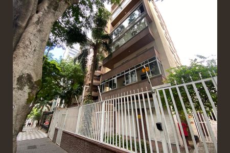 Apartamento à venda com 116m², 2 quartos e 1 vaga Apartamento à venda com 116m², 2 quartos e 1 vagaFachada