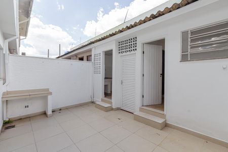 Casa de condomínio para alugar com 150m², 3 quartos e 2 vagasÁrea de Serviço - Quintal