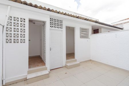 Casa de condomínio para alugar com 150m², 3 quartos e 2 vagasÁrea de Serviço - Quintal